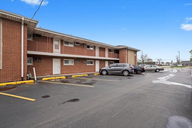 165 Dover Dr Unit 3, Des Plaines, IL 60018 - view of property featuring uncovered parking
