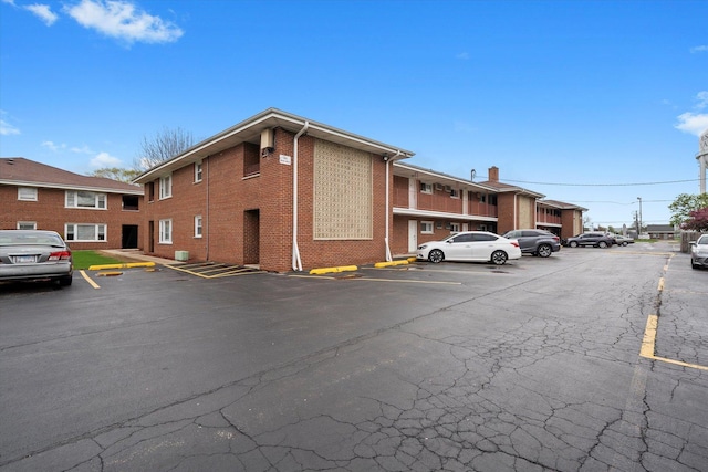 165 Dover Dr Unit 3, Des Plaines, IL 60018 - view of property with uncovered parking