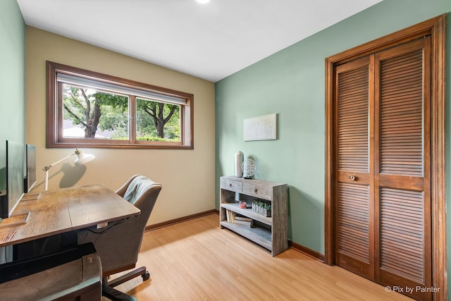 622 Katherine St, Saint Charles, IL 60174 - office featuring light wood finished floors and baseboards