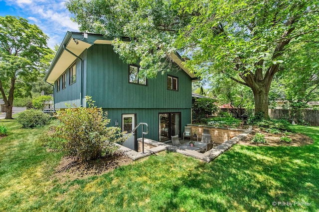 622 Katherine St, Saint Charles, IL 60174 - rear view of house featuring a patio area