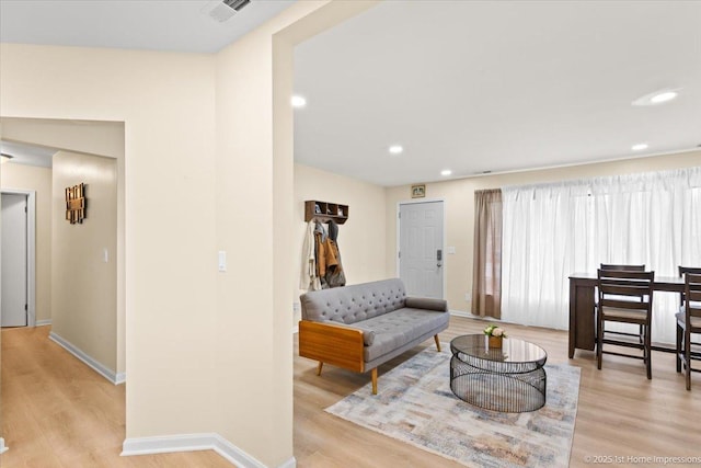 living area featuring visible vents, recessed lighting, baseboards, and light wood-style flooring