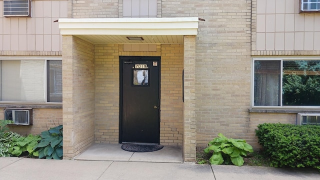 7019 N Ridge Blvd Unit 3B, Chicago, IL 60645 - entrance to property featuring brick siding