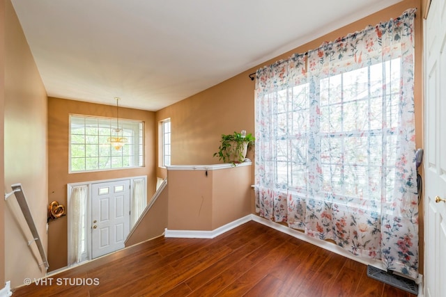 entryway with baseboards, wood finished floors, and visible vents