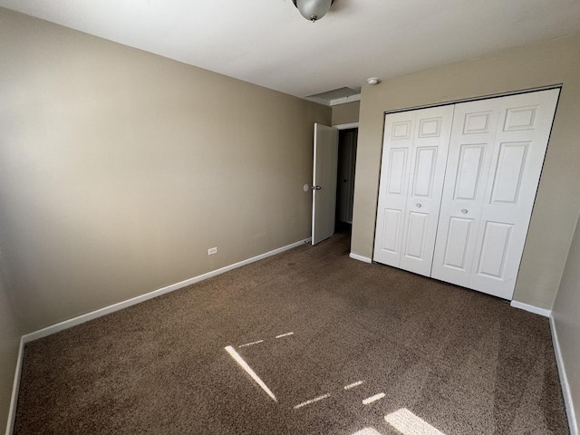 unfurnished bedroom featuring carpet floors, baseboards, and a closet