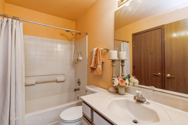 7 N Brittany Ln, Hainesville, IL 60030 - full bath with toilet, shower / tub combo with curtain, and vanity