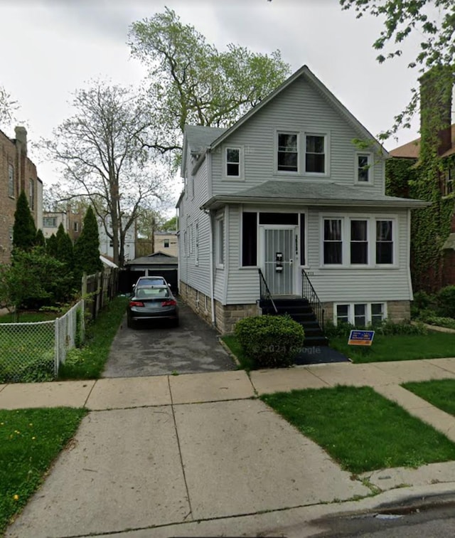 view of front facade with fence