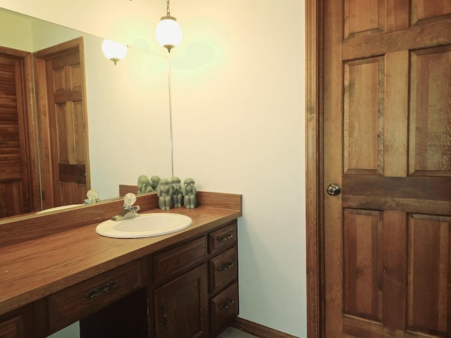 38W443 Woodhill Ln, Saint Charles, IL 60175 - bathroom featuring vanity and baseboards