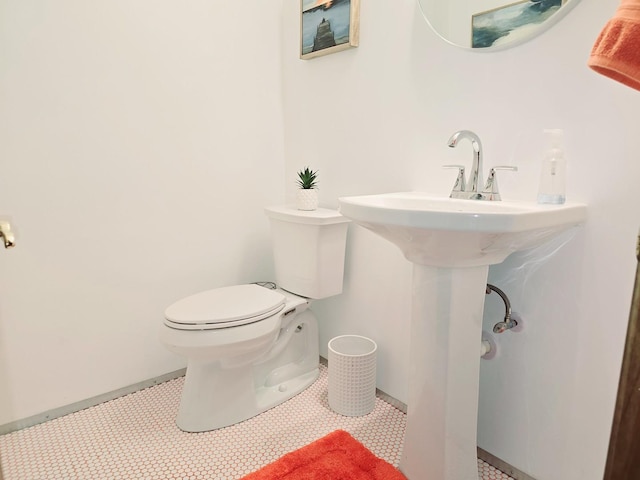 38W443 Woodhill Ln, Saint Charles, IL 60175 - bathroom featuring toilet