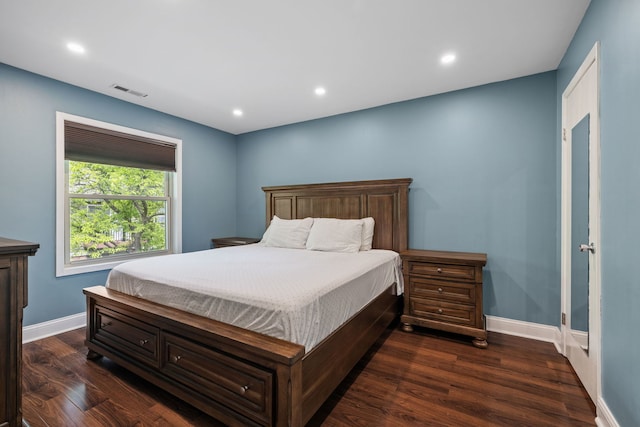 bedroom with recessed lighting, baseboards, dark wood-style floors, and visible vents