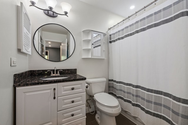 full bathroom featuring vanity, a shower with shower curtain, and toilet