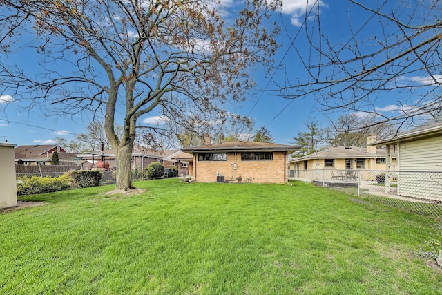 621 N Hamlin Ave, Park Ridge, IL 60068 - view of yard with a fenced backyard