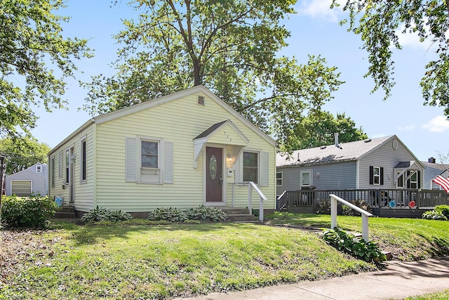 566 N 10th Ave, Kankakee, IL 60901 - view of front of property featuring a front lawn and a deck