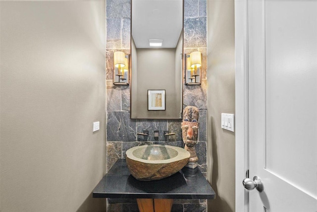845 Woodward Ave, Deerfield, IL 60015 - bathroom featuring tasteful backsplash and vanity