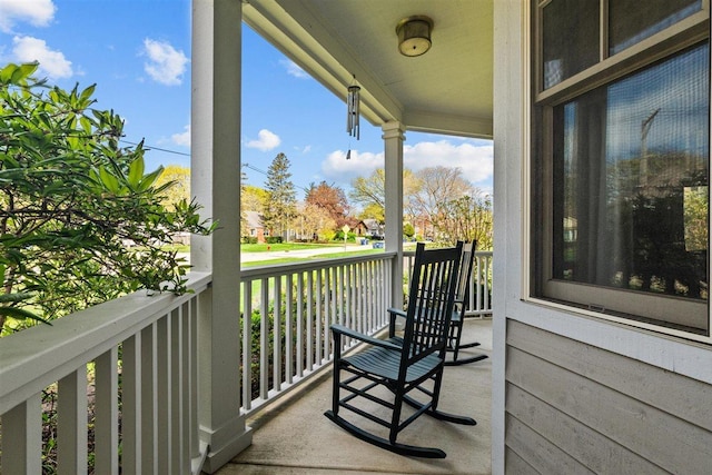 845 Woodward Ave, Deerfield, IL 60015 - balcony with a porch