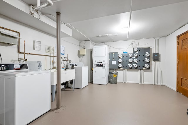 11123 S 84th Ave Unit 2B, Palos Hills, IL 60465 - interior space with a sink, washer and clothes dryer, and stacked washer and clothes dryer