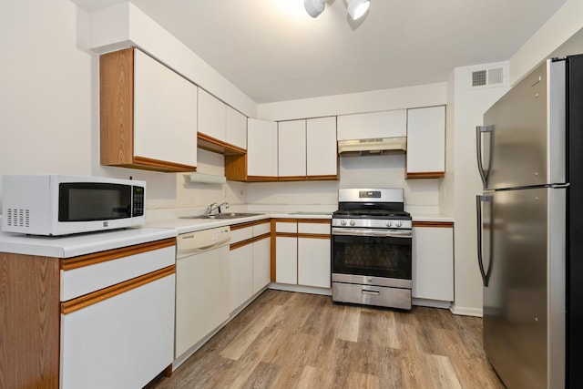 11123 S 84th Ave Unit 2B, Palos Hills, IL 60465 - kitchen featuring visible vents, stainless steel appliances, light countertops, a sink, and under cabinet range hood