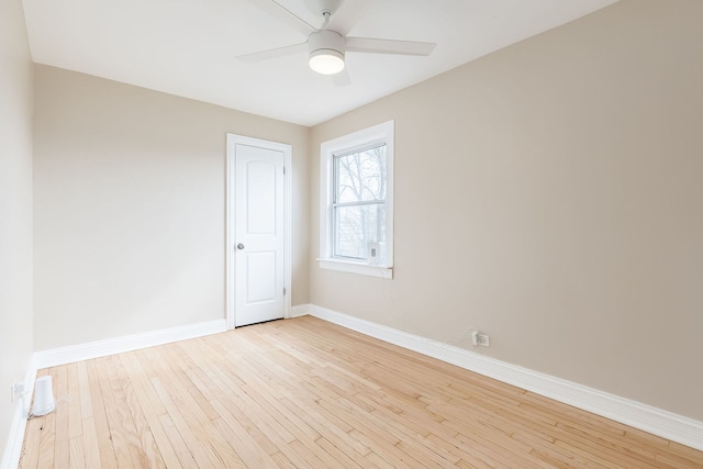 empty room featuring baseboards, light wood-style flooring, and ceiling fan