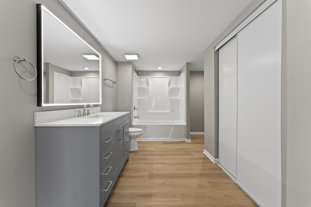 full bath featuring vanity, toilet, recessed lighting, baseboards, and wood finished floors