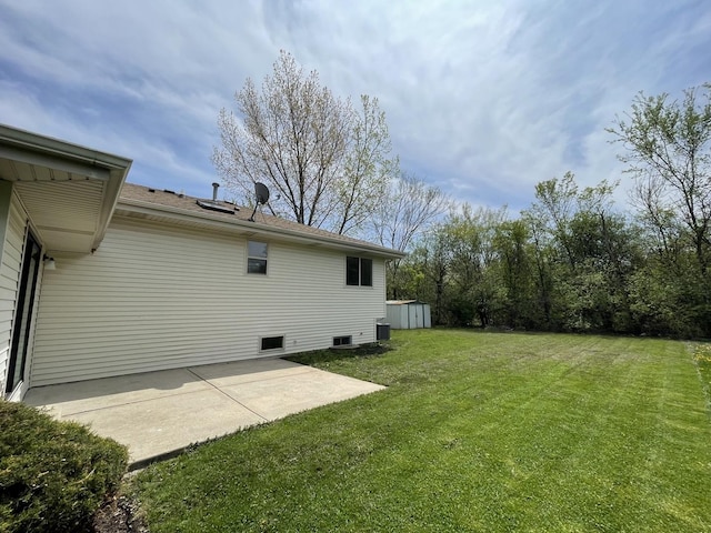 425 Tamarack St, Park Forest, IL 60466 - view of grassy yard with a patio area and an outbuilding