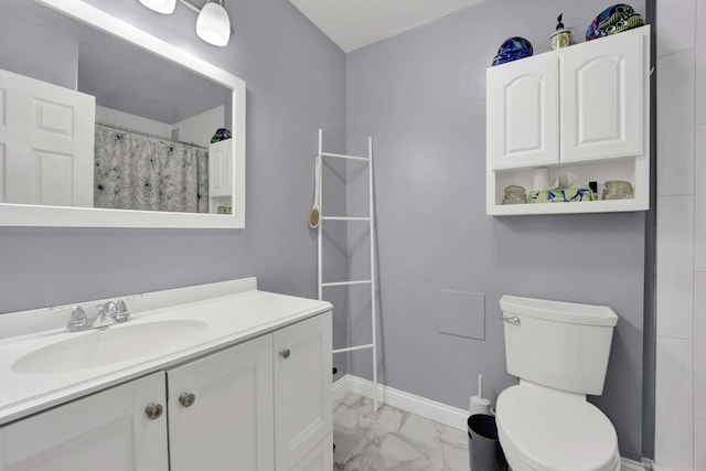 full bath featuring vanity, toilet, marble finish floor, baseboards, and a shower with curtain