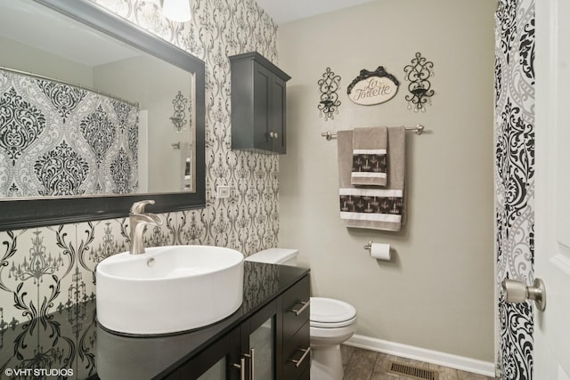 5515 Mcdonough Rd Unit 5515, Hoffman Estates, IL 60192 - full bath with vanity, wallpapered walls, toilet, and baseboards