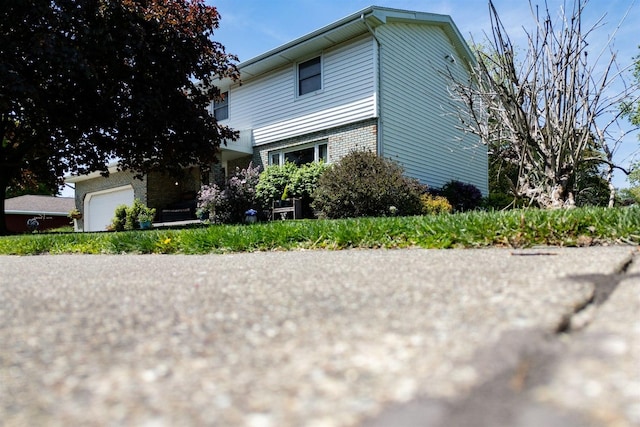 1107 N Bailey Dr, Pontiac, IL 61764 - view of front facade featuring brick siding and an attached garage