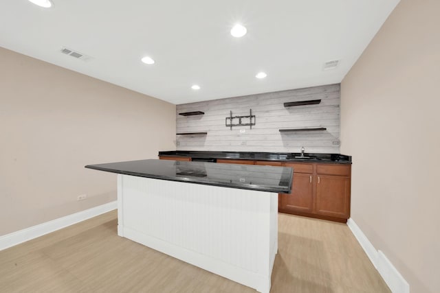 4424 Maple Ave, Brookfield, IL 60513 - bar featuring recessed lighting, baseboards, and visible vents