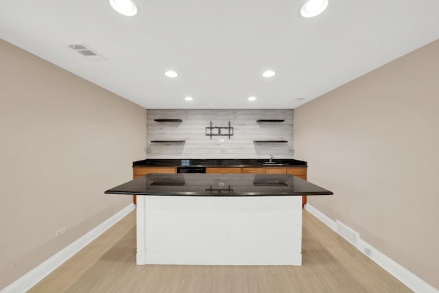 4424 Maple Ave, Brookfield, IL 60513 - bar featuring visible vents, a sink, light wood-style floors, and baseboards