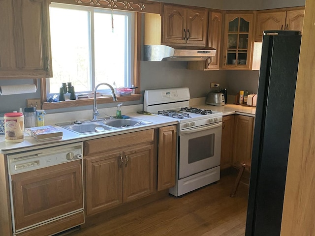 kitchen with a sink, dishwasher, white gas range, freestanding refrigerator, and under cabinet range hood