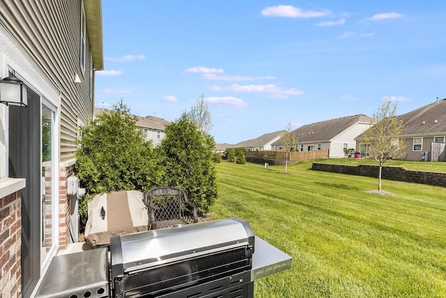 view of grassy yard featuring a residential view