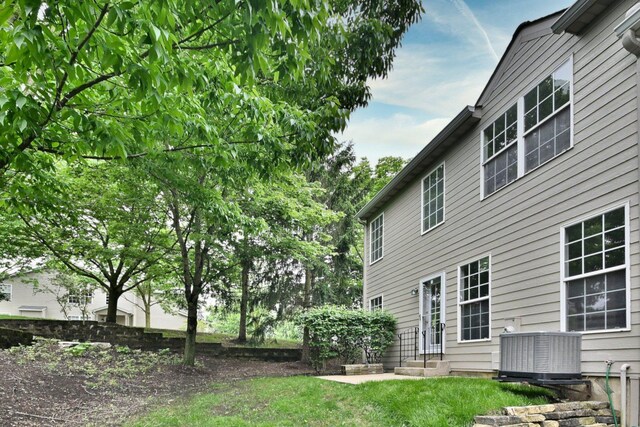 3244 Foxridge Ct, Woodridge, IL 60517 - view of yard featuring central AC