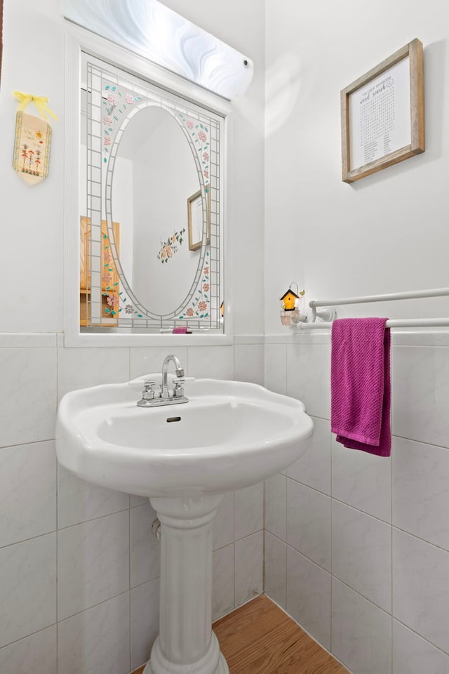 1065 Cedar Creek Dr, Lake Zurich, IL 60047 - bathroom featuring tile walls and a wainscoted wall