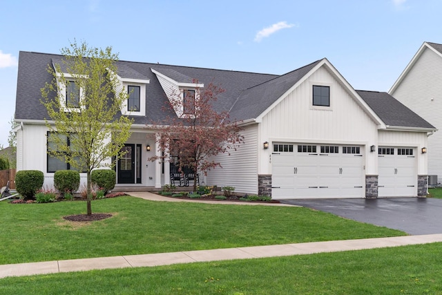 840 Coventry Cir N, Sycamore, IL 60178 - view of front facade with a shingled roof, a garage, driveway, and a front yard
