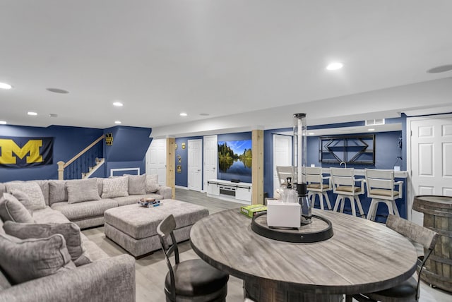 living room featuring a dry bar, recessed lighting, wood finished floors, and visible vents
