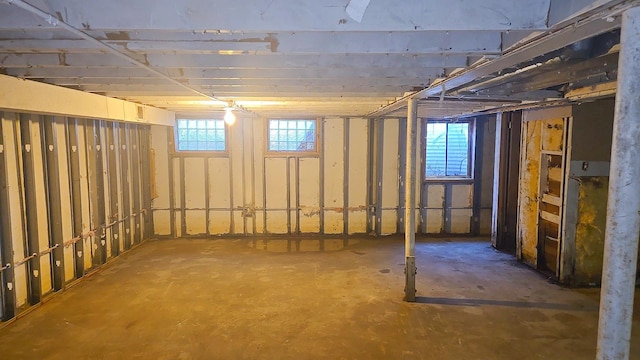 4951 Crest Ct, Country Club Hills, IL 60478 - unfurnished bedroom featuring baseboards, a closet, and visible vents