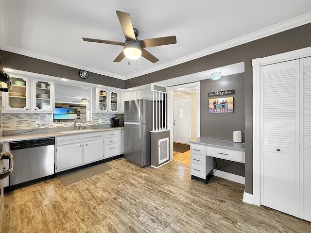 1402 W Lincoln Blvd, Freeport, IL 61032 - kitchen with stainless steel appliances, a ceiling fan, white cabinetry, tasteful backsplash, and light wood finished floors