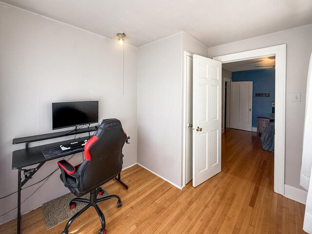 1402 W Lincoln Blvd, Freeport, IL 61032 - office with light wood finished floors and baseboards