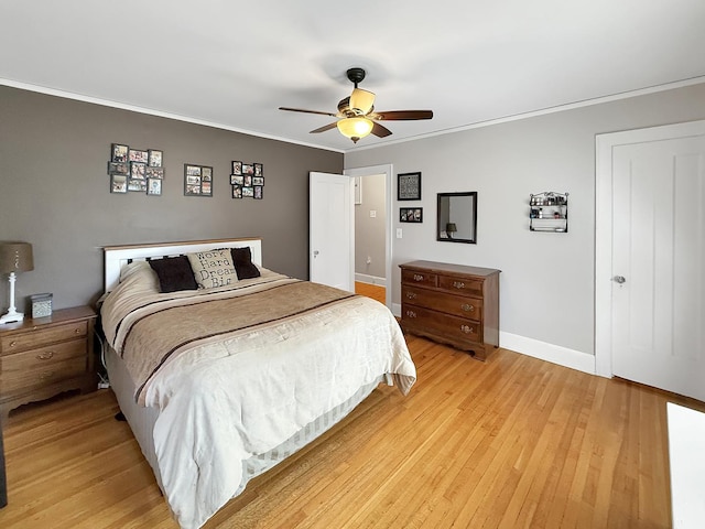 1402 W Lincoln Blvd, Freeport, IL 61032 - bedroom featuring light wood finished floors, crown molding, and a ceiling fan