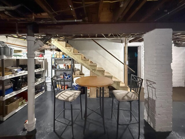 1402 W Lincoln Blvd, Freeport, IL 61032 - unfinished basement featuring stairway
