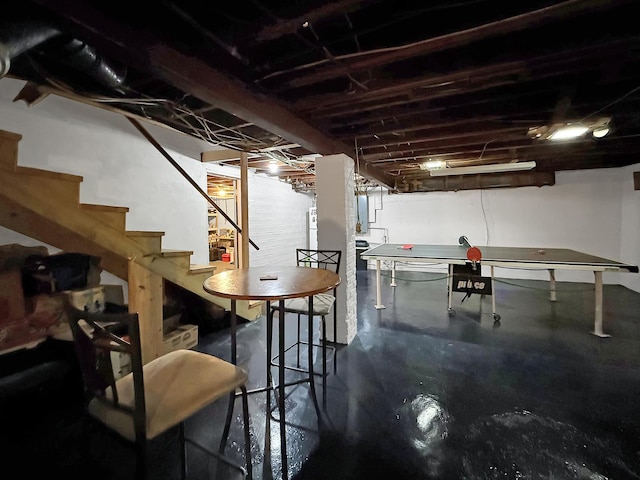 1402 W Lincoln Blvd, Freeport, IL 61032 - unfinished below grade area with stairway