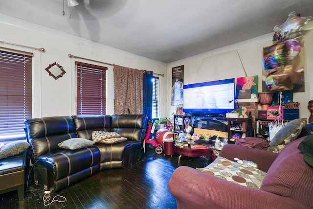 living area with wood-type flooring, crown molding, and ceiling fan