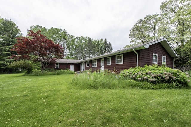 301 Garnett Ave, Winthrop Harbor, IL 60096 - ranch-style home with a front yard