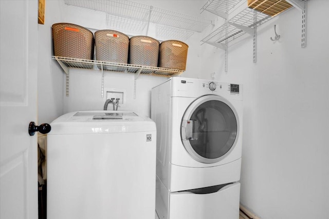 laundry area with laundry area and washer and clothes dryer