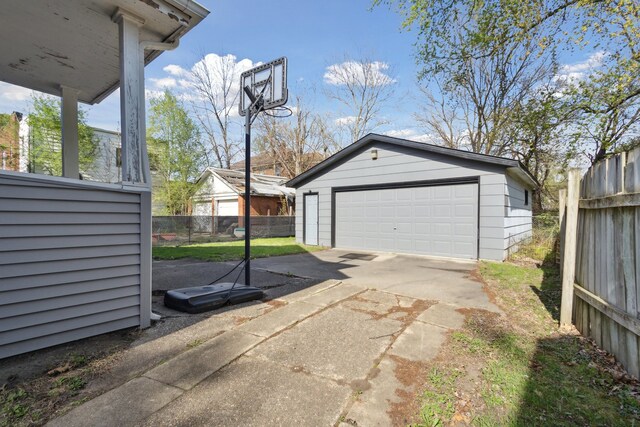 2228 8th St, Rockford, IL 61104 - detached garage with fence