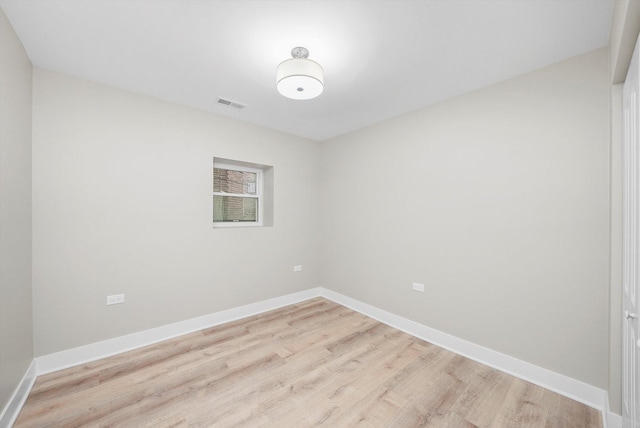 4825 W Oakdale Ave, Chicago, IL 60641 - unfurnished room with light wood finished floors and baseboards