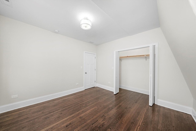4825 W Oakdale Ave, Chicago, IL 60641 - unfurnished bedroom featuring wood finished floors, baseboards, and a closet