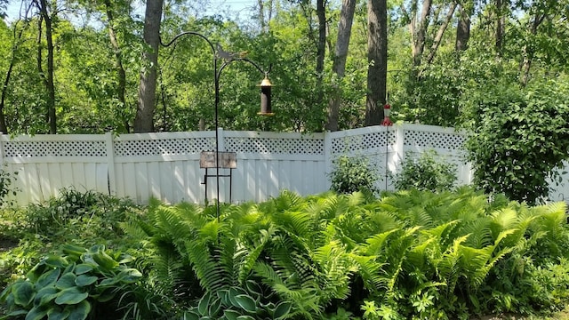174 Grove Ave Unit B, Des Plaines, IL 60016 - view of yard featuring fence