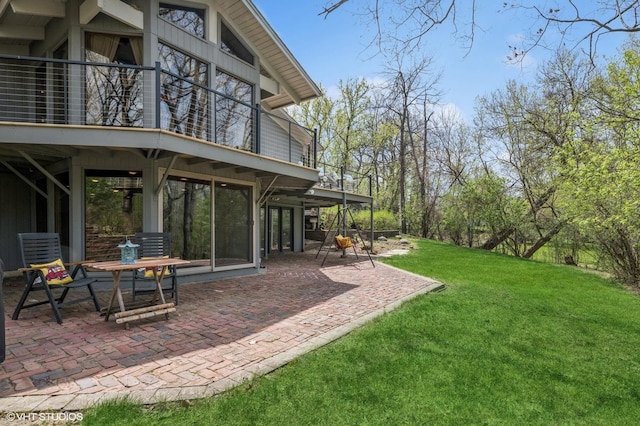 184A River Rd, Lake Barrington, IL 60010 - view of grassy yard featuring a patio area