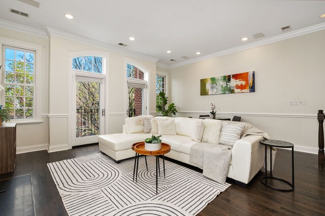 living room featuring recessed lighting, baseboards, visible vents, and dark wood-type flooring