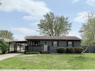 ranch-style house featuring driveway, a front yard, and an attached carport